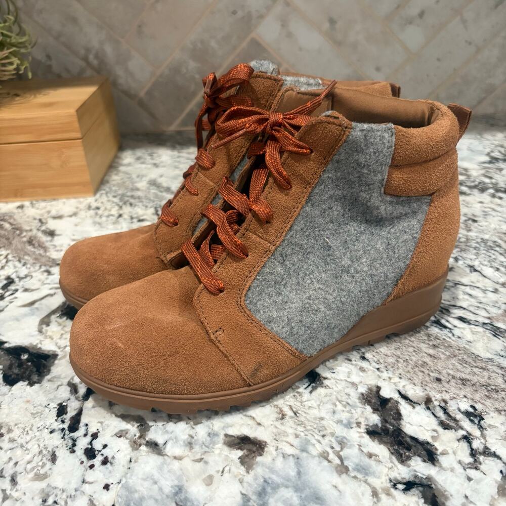 Like New SOREL Evie Ankle Lace-Up Wedge Booties - Brown and Gray Size 8.5 - Picture 3 of 7